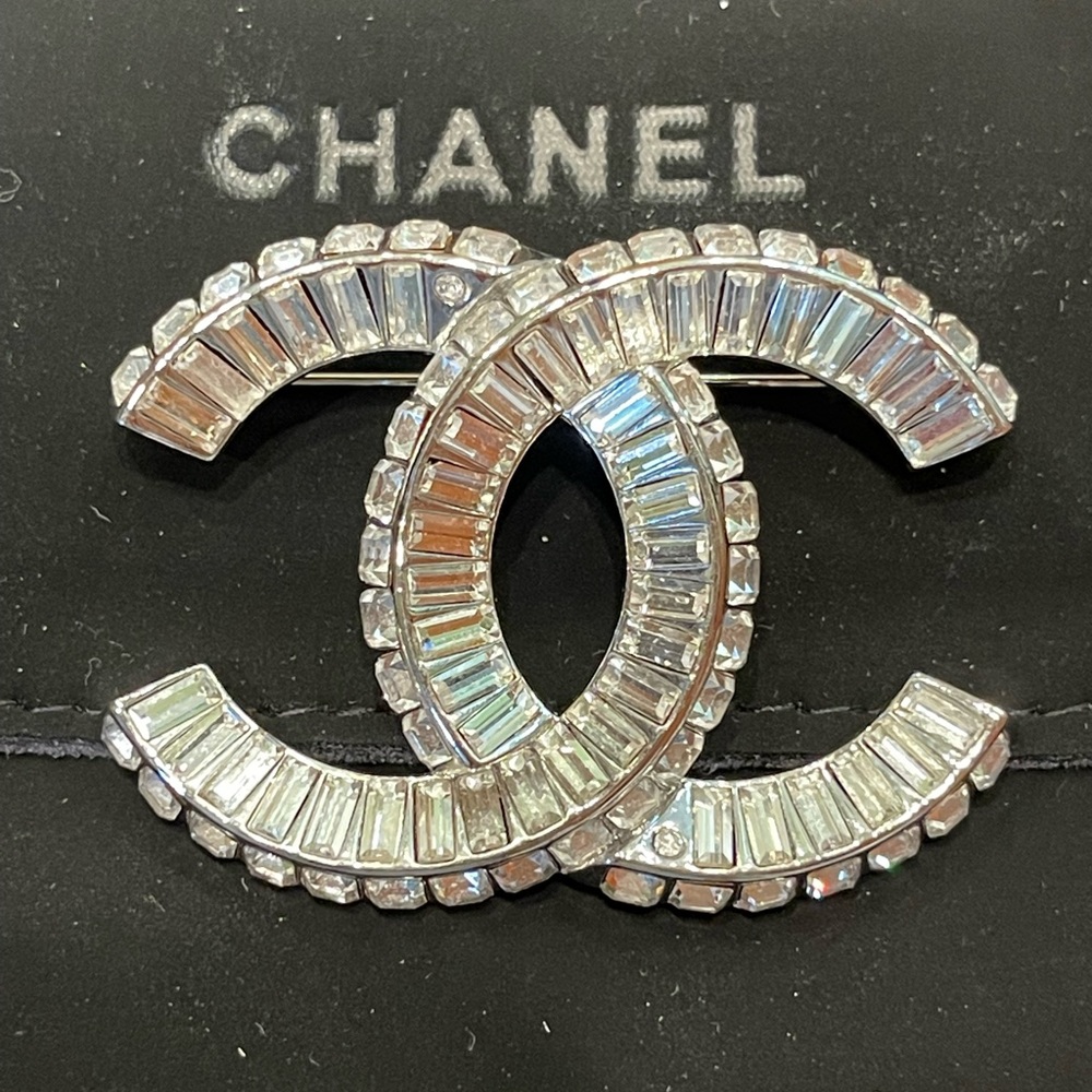 CHANEL IONIC Large CC Baguette Crystal